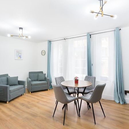 City Centre One Bedroom Apartment Next To Station, Newly Renovated London Exterior foto