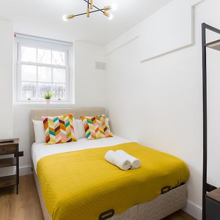 City Centre One Bedroom Apartment Next To Station, Newly Renovated London Exterior foto