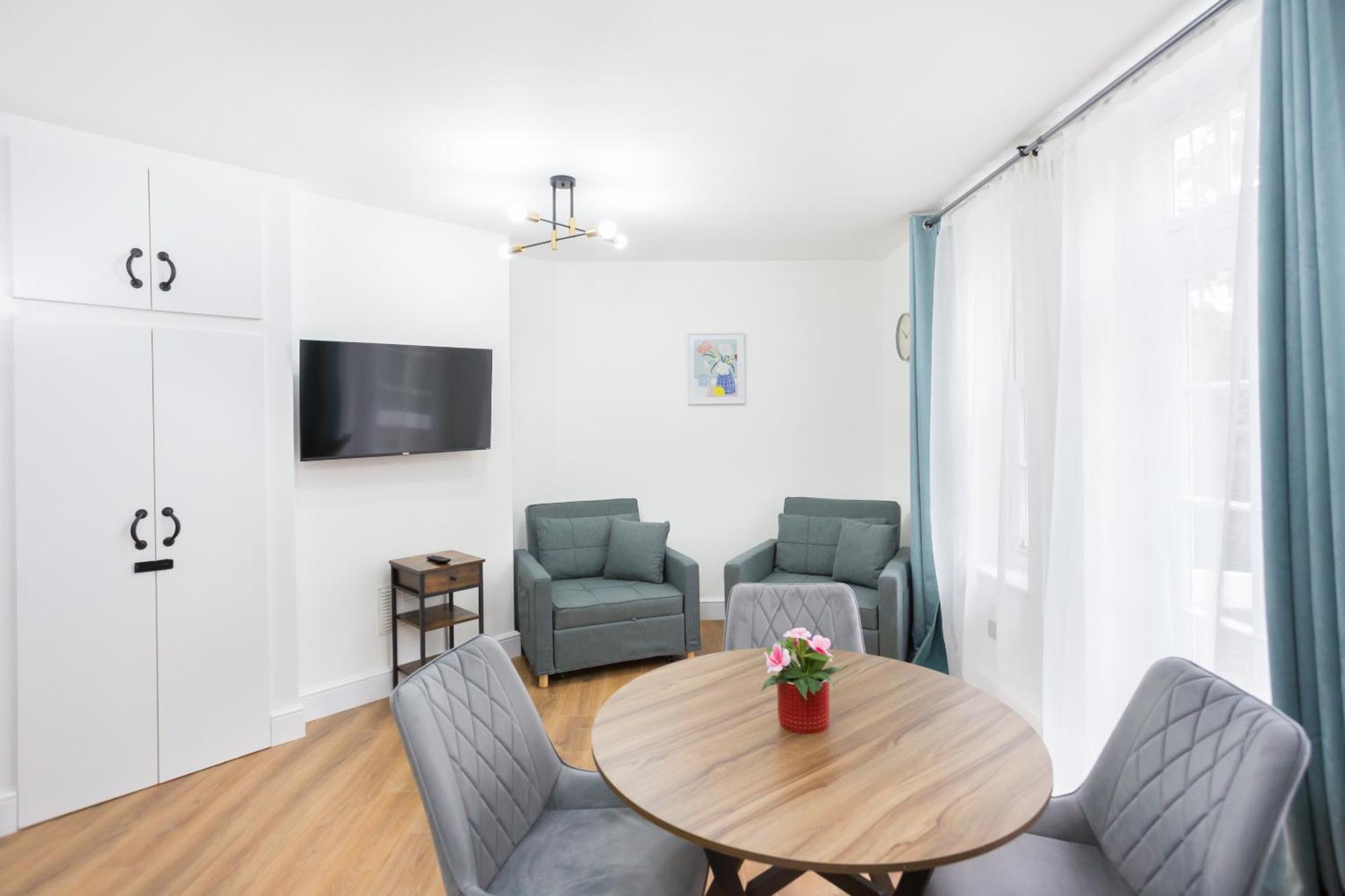 City Centre One Bedroom Apartment Next To Station, Newly Renovated London Exterior foto
