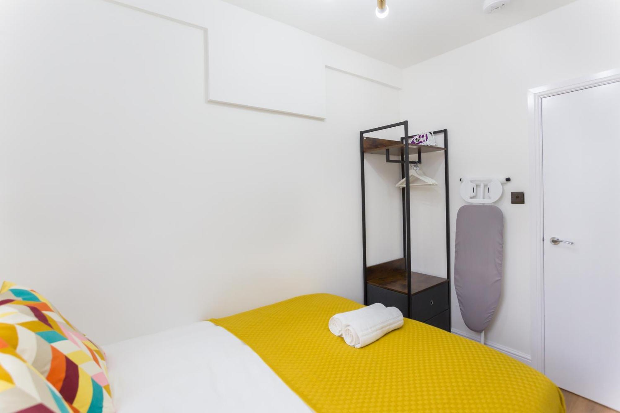 City Centre One Bedroom Apartment Next To Station, Newly Renovated London Exterior foto