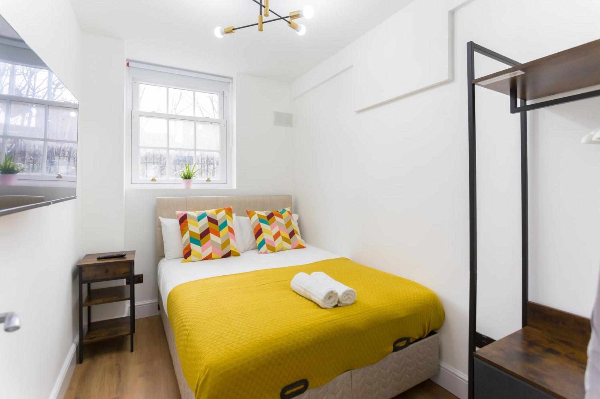 City Centre One Bedroom Apartment Next To Station, Newly Renovated London Exterior foto