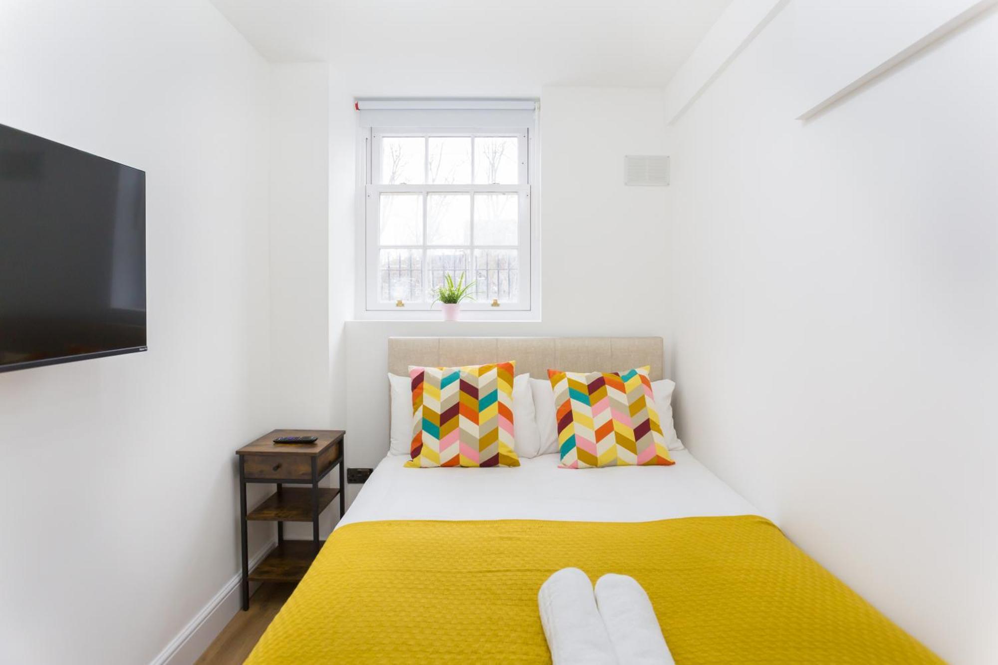 City Centre One Bedroom Apartment Next To Station, Newly Renovated London Exterior foto