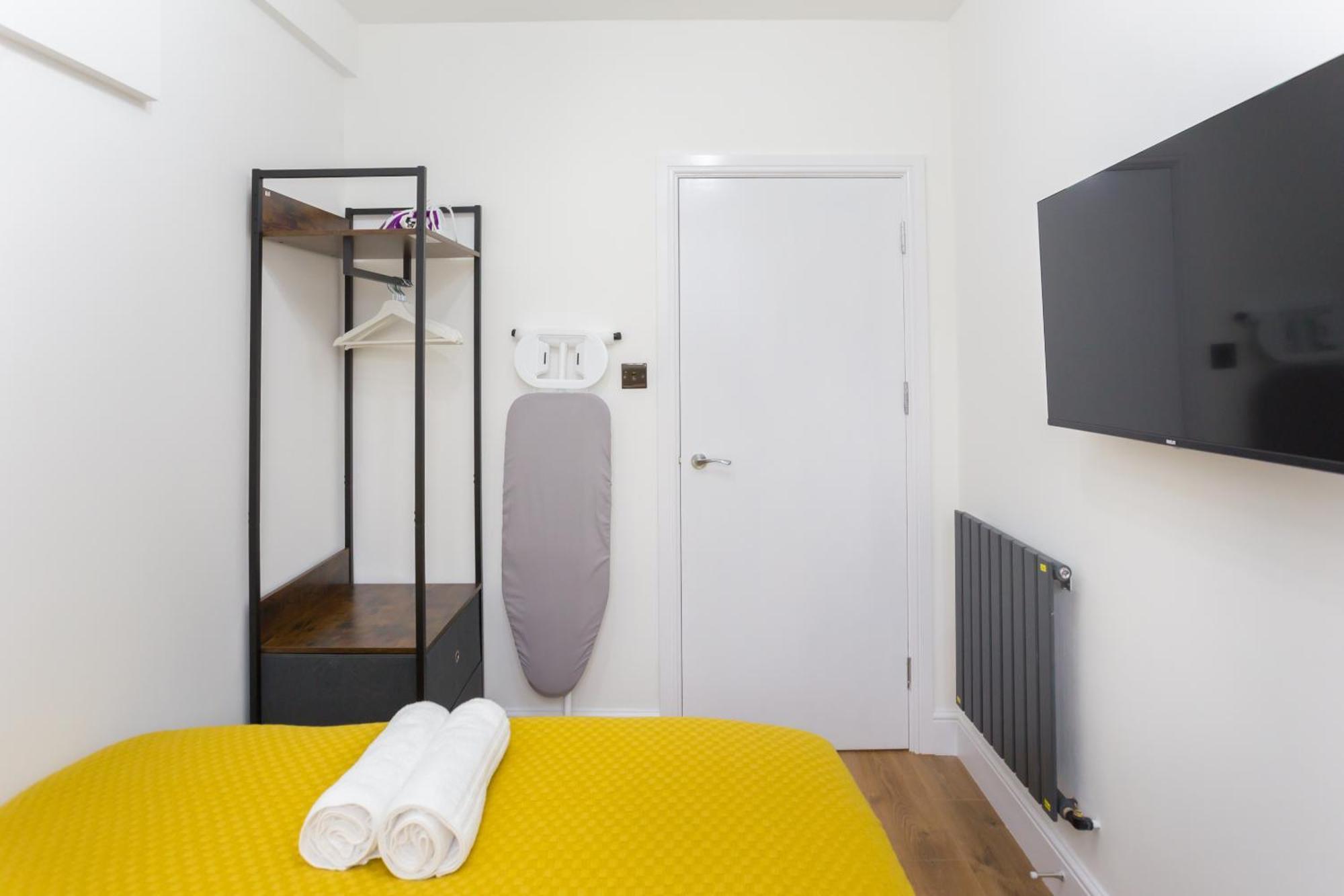 City Centre One Bedroom Apartment Next To Station, Newly Renovated London Exterior foto