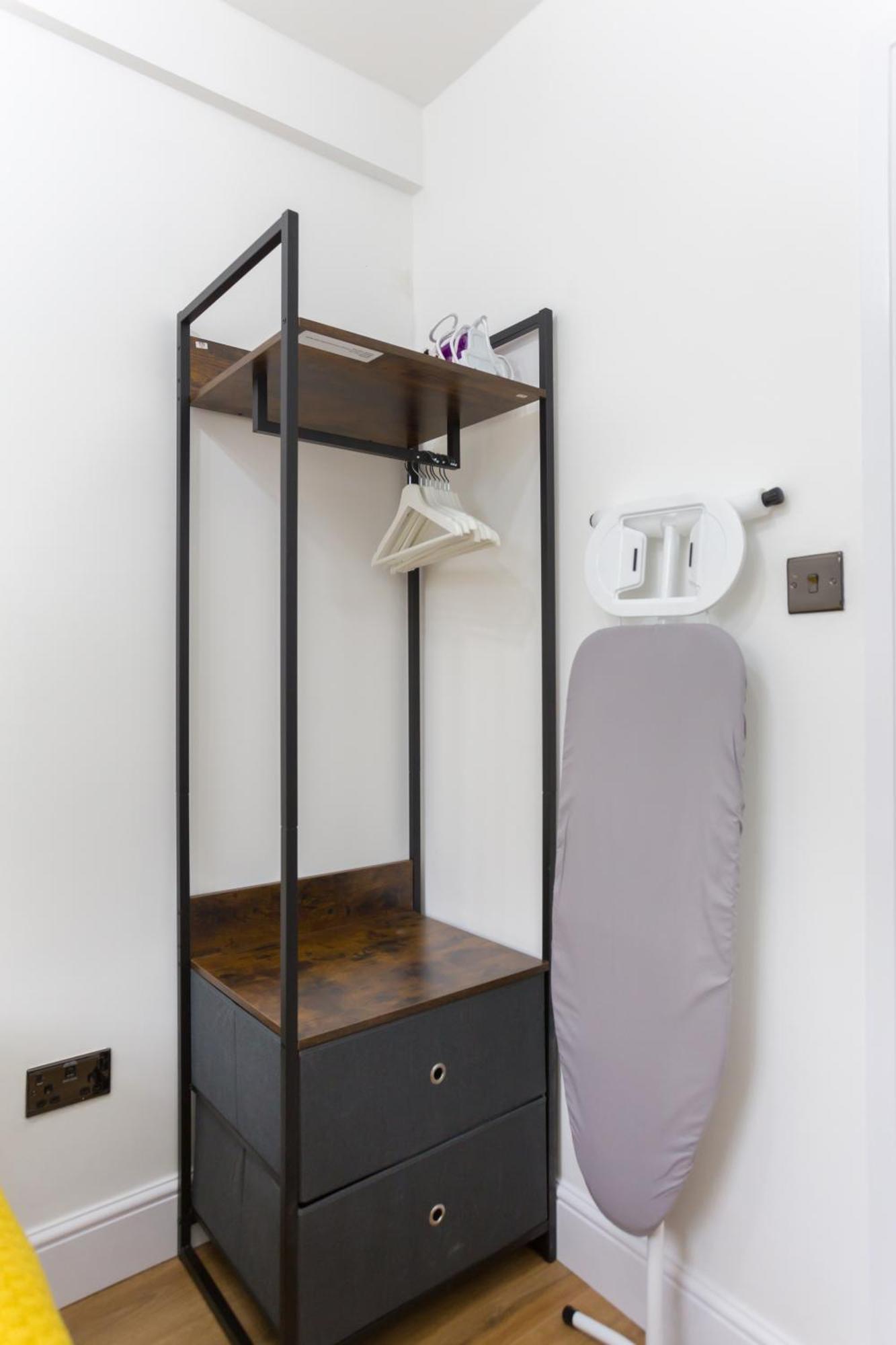 City Centre One Bedroom Apartment Next To Station, Newly Renovated London Exterior foto