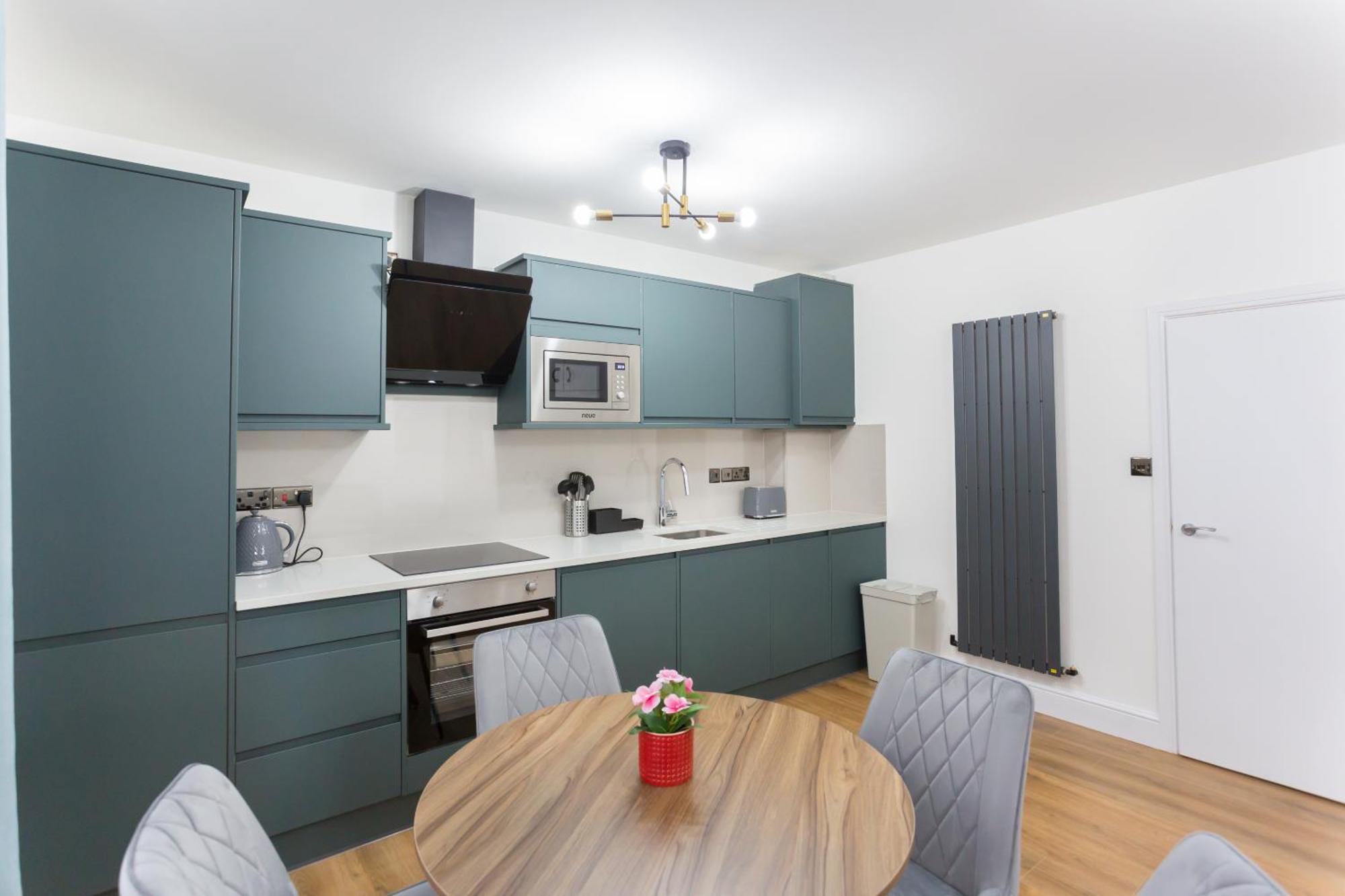 City Centre One Bedroom Apartment Next To Station, Newly Renovated London Exterior foto