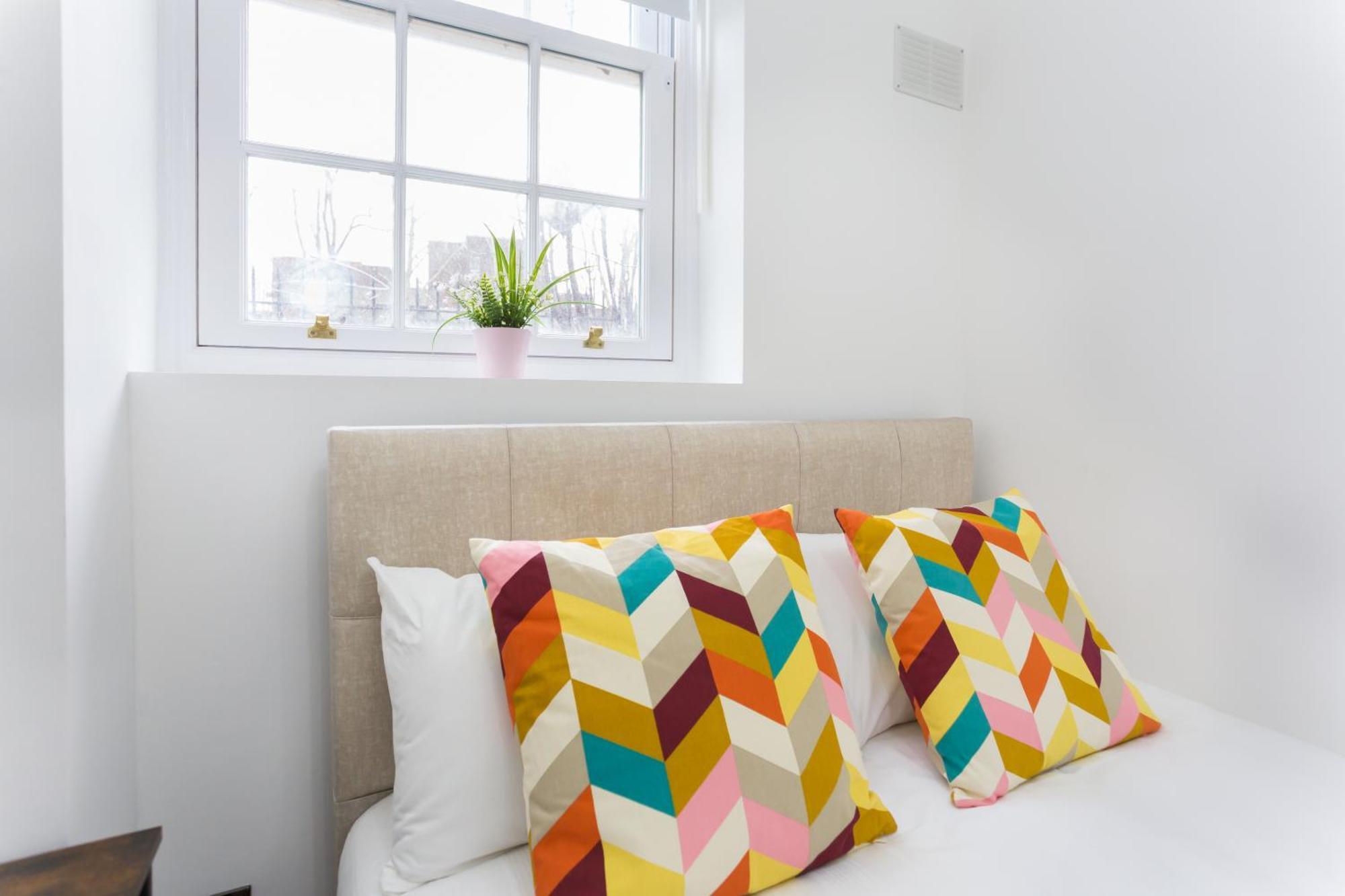 City Centre One Bedroom Apartment Next To Station, Newly Renovated London Exterior foto
