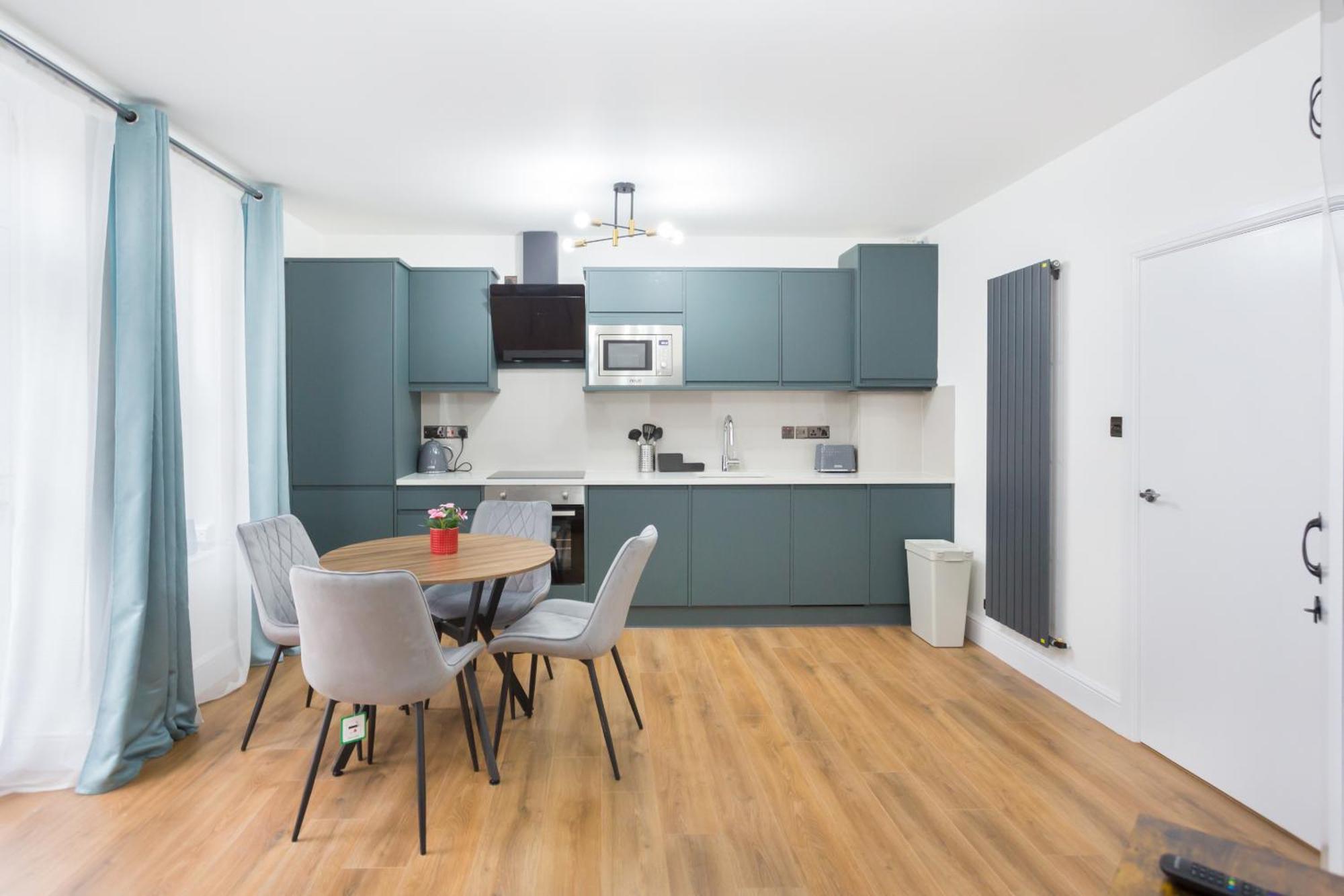 City Centre One Bedroom Apartment Next To Station, Newly Renovated London Exterior foto
