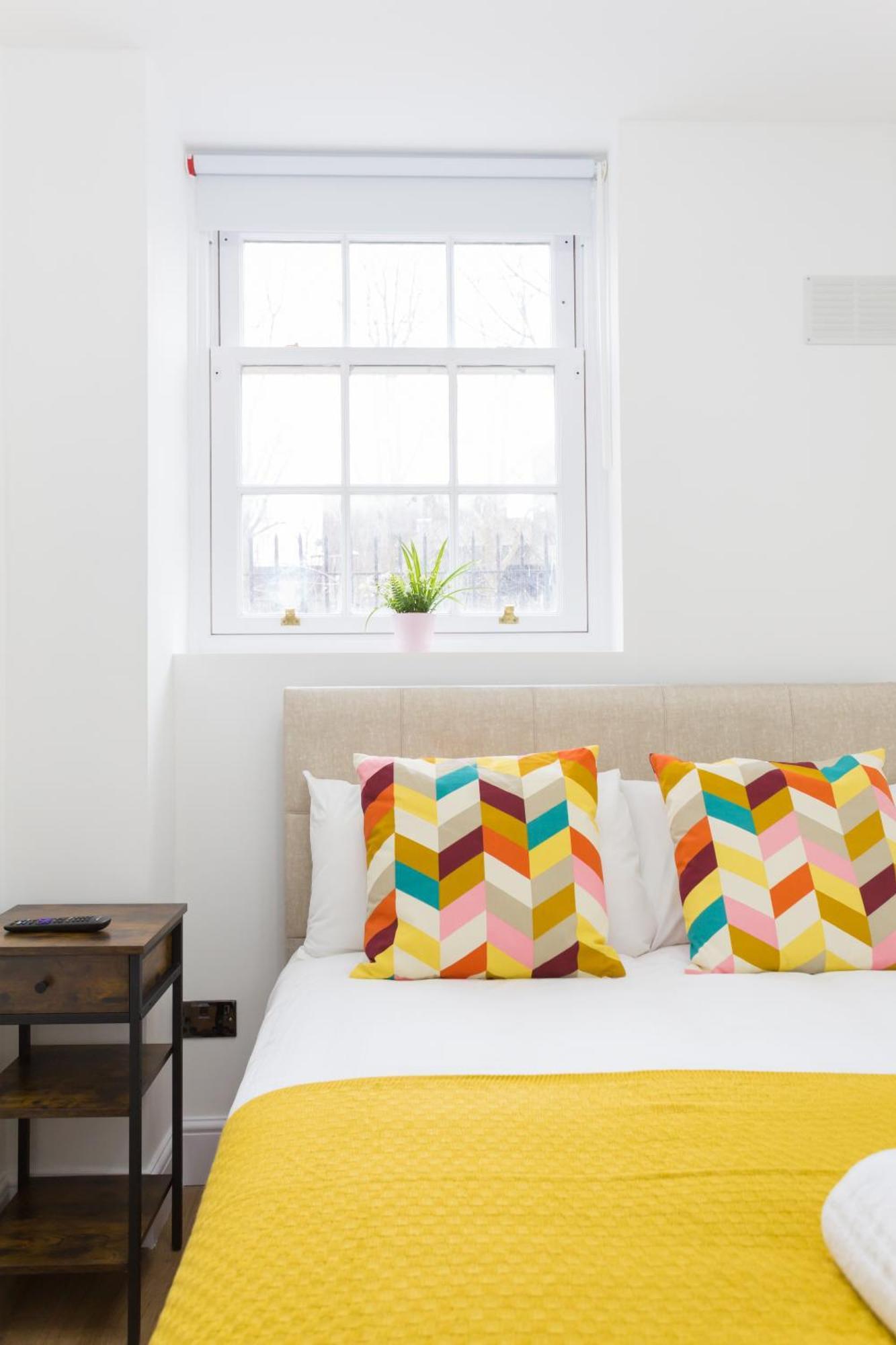 City Centre One Bedroom Apartment Next To Station, Newly Renovated London Exterior foto