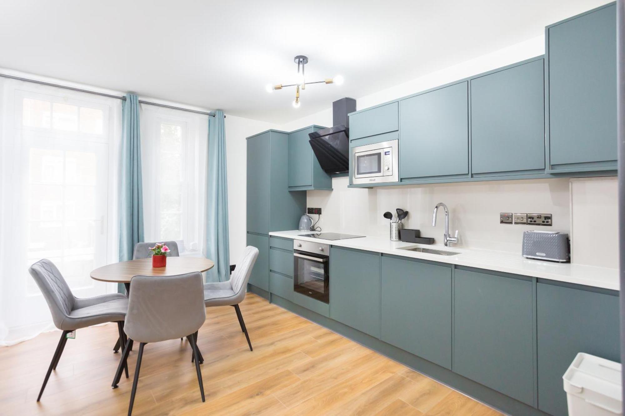 City Centre One Bedroom Apartment Next To Station, Newly Renovated London Exterior foto
