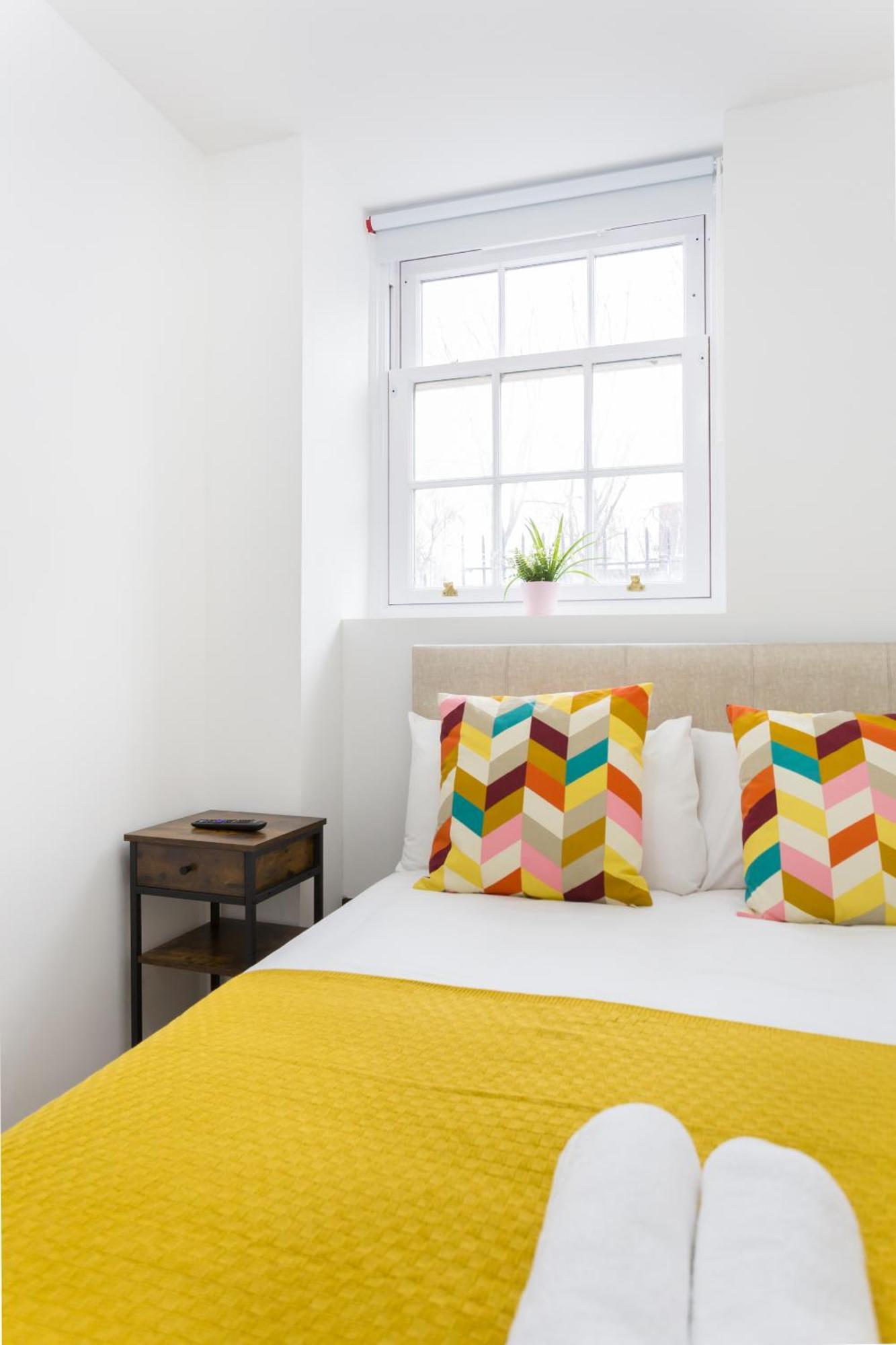 City Centre One Bedroom Apartment Next To Station, Newly Renovated London Exterior foto