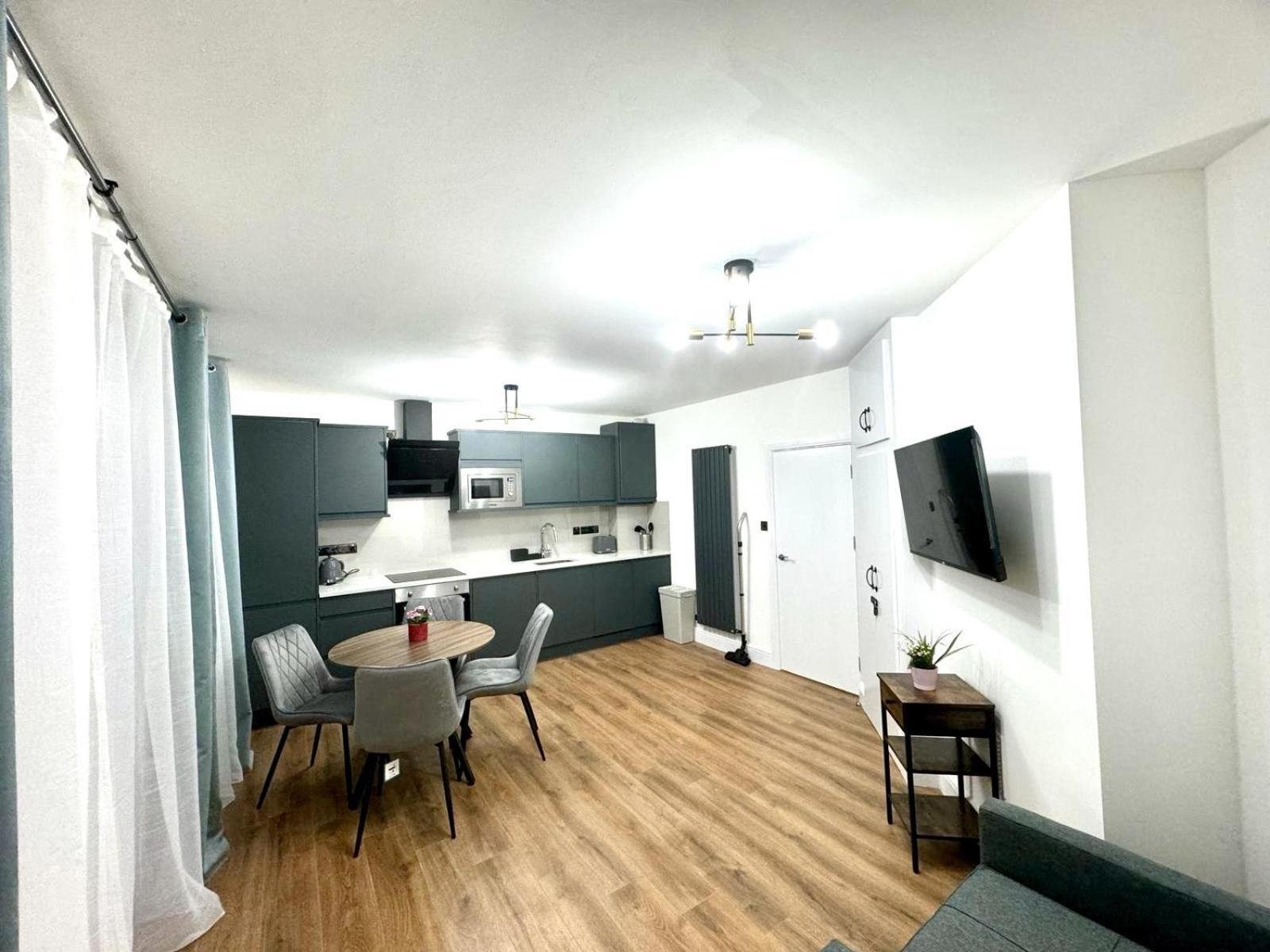 City Centre One Bedroom Apartment Next To Station, Newly Renovated London Zimmer foto